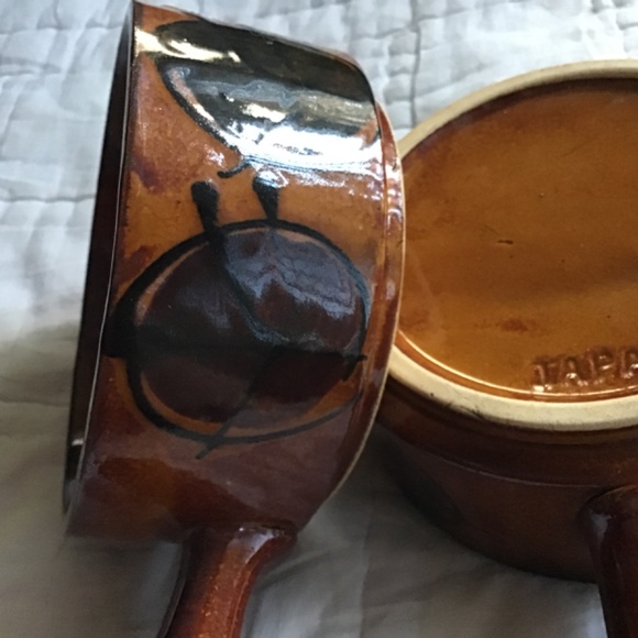 TWO VINTAGE EARTH TONE ONION SOUP BOWLS/CROCKS WITH HANDLE - Picture 10 of 12